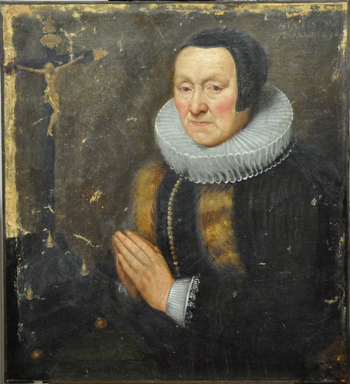 Medaillon uit het processievaandel (gilde van H. Macharius, Laarne) tijdens restauratie